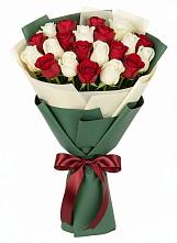 Букет Микс из красных и белых роз в Мурашах