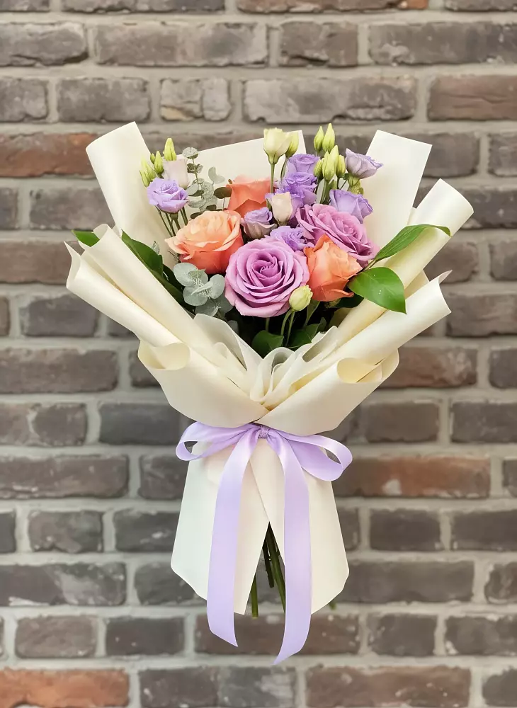 Букет цветов из: Лизиантусы и Розы в Мурашах