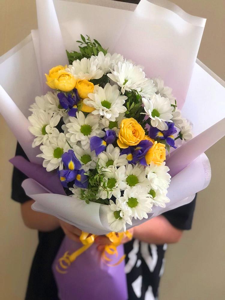 Букет цветов из: Ирисы, Хризантемы и Розы в Мурашах