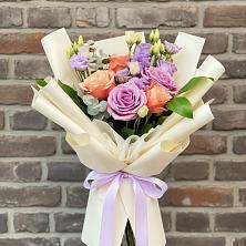 Букет цветов из:  Лизиантусы и Розы в Мурашах